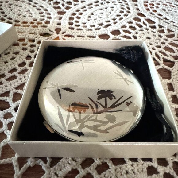 Raffles Accessories - Vintage Silver Compact Mirror W/Dragonfly Design & Velvet Pouch Raffles Gift